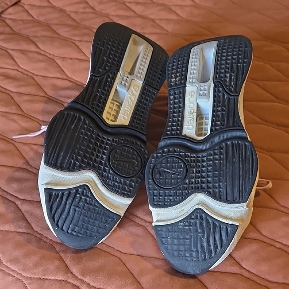 Nike Pink and Black Chunky Sneakers with Air Cushioning - Picture 4 of 4